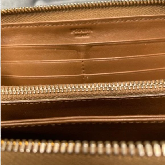 EUC Prada Soft Calf Quilted Zippy Wallet w/ Original Box, Tissue and COA! - Picture 11 of 14